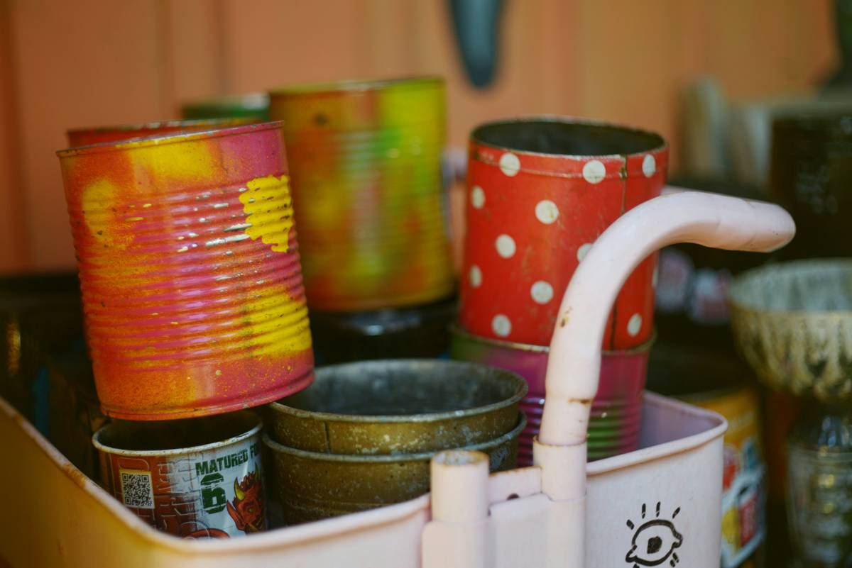 Labeled upcycled cans using silicone seals as part of innovative food can storage ideas